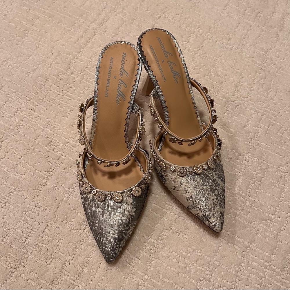 Antonio Melani Nicola Bathie Metallic Silver Brocade Mule Size 6.5.